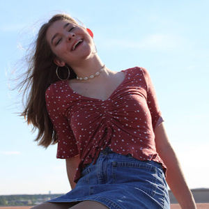 Meet your Posher, Elise